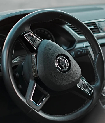 Skoda Superb cena 61999 przebieg: 239000, rok produkcji 2015 z Łosice małe 781